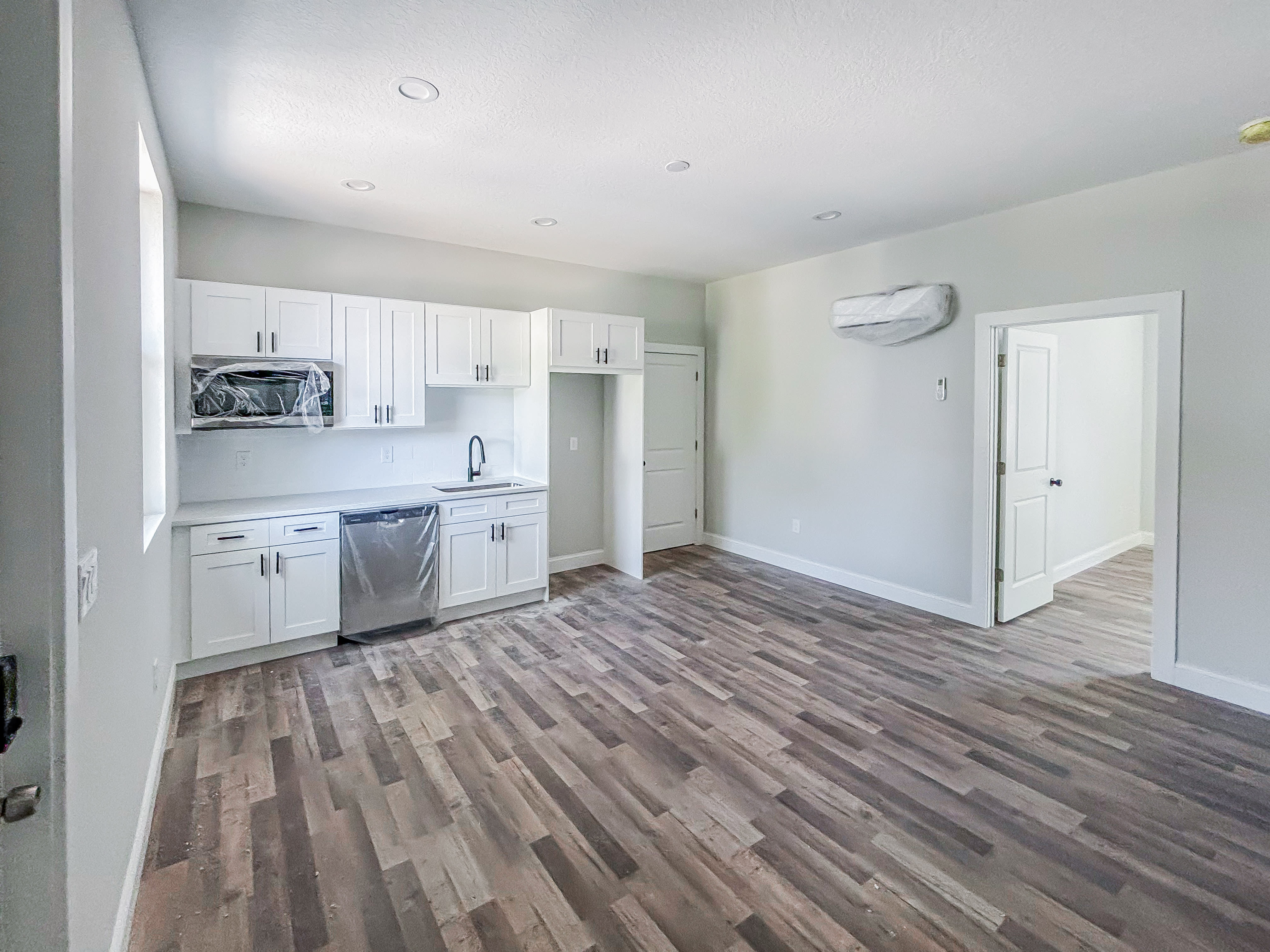 4233 E Curtis St – photo 3