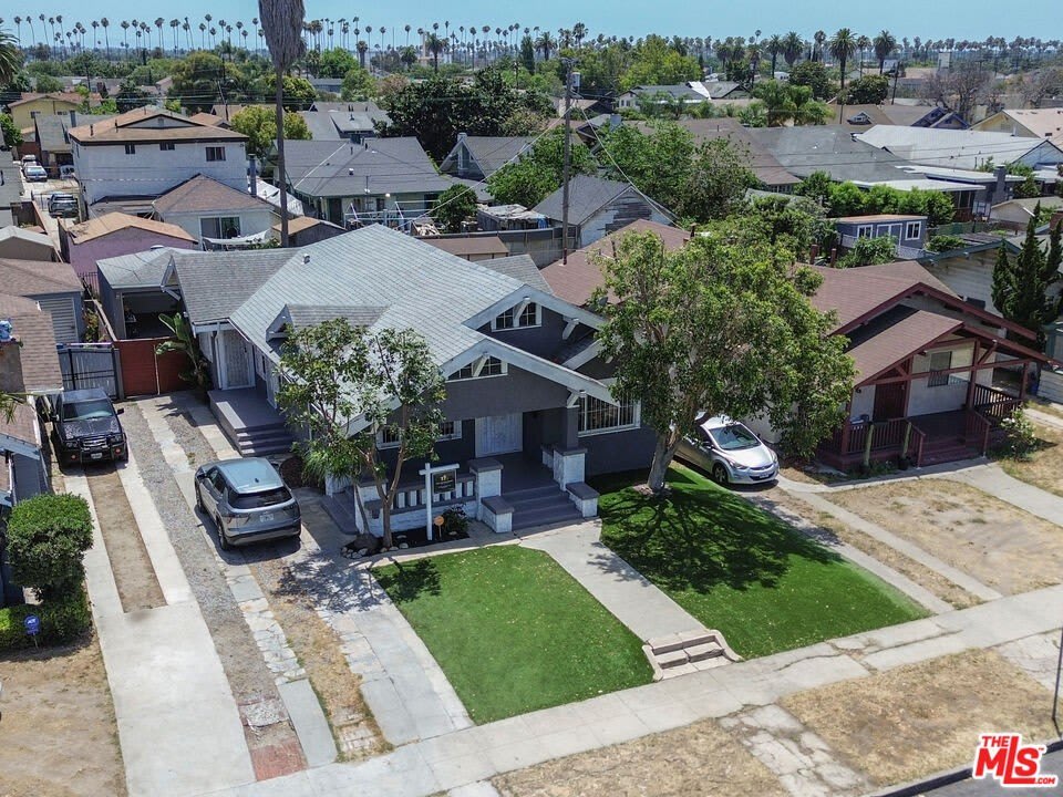 1554 W 46th St – photo 2