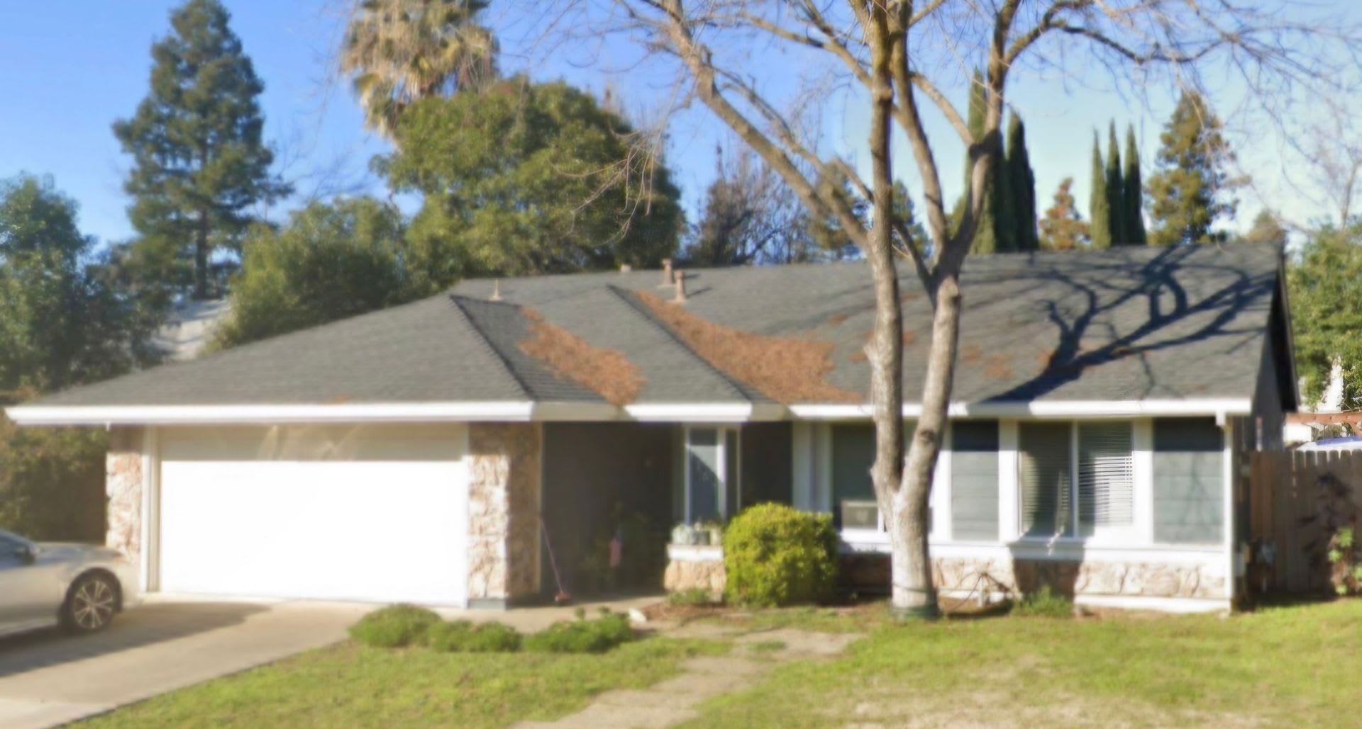 Adorable 3 Bedroom 2 Bath Available Now – photo 2
