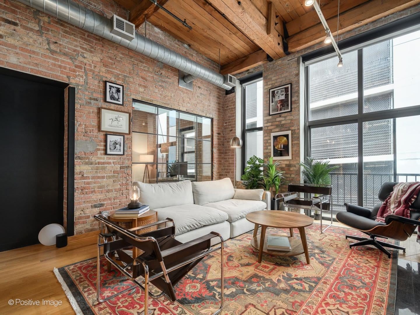 300 W Grand Avenue – photo 3