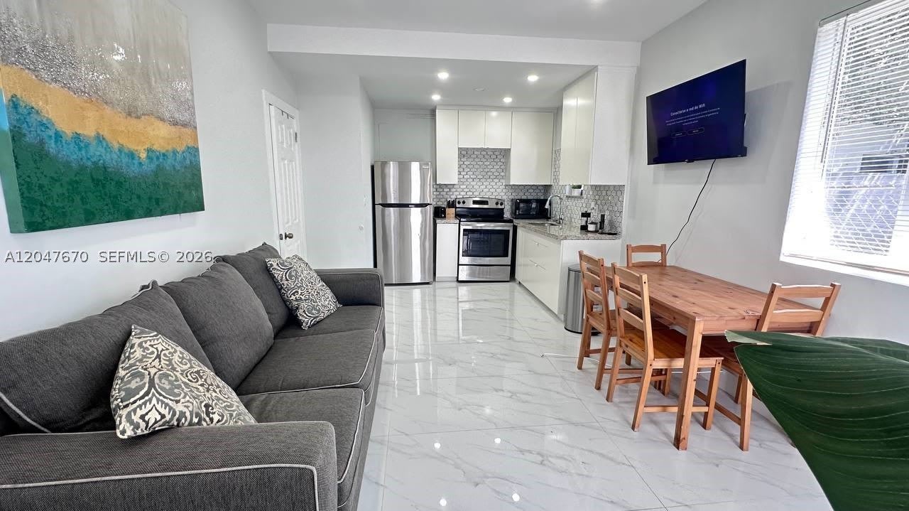 320 Sw 29Th Rd – photo 1