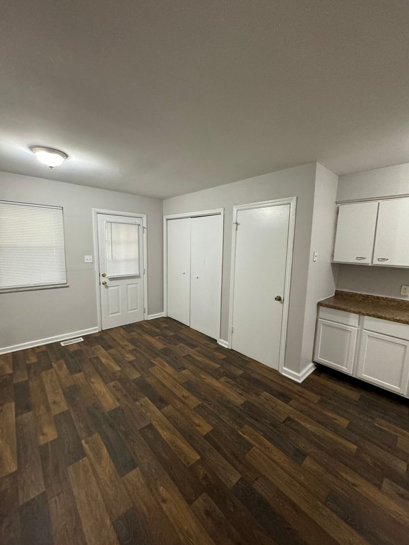 East side – photo 3