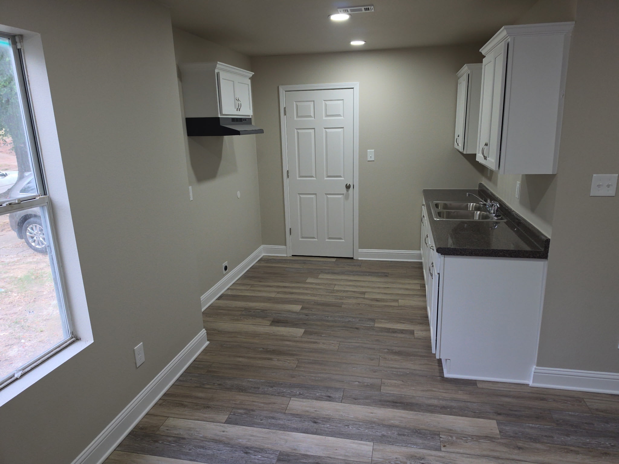 1512 Belwood St – photo 4
