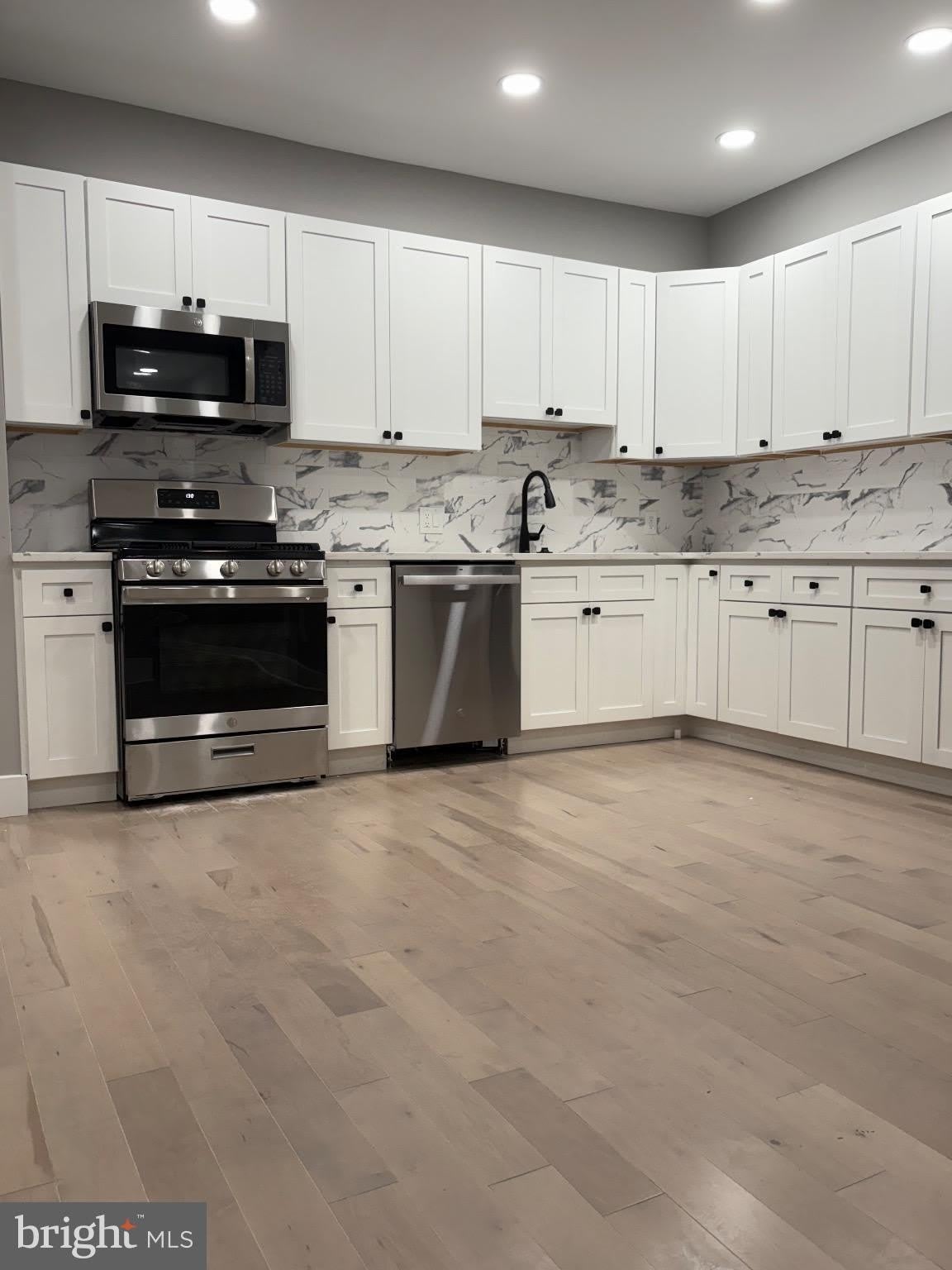 2840 W GIRARD Avenue – photo 1