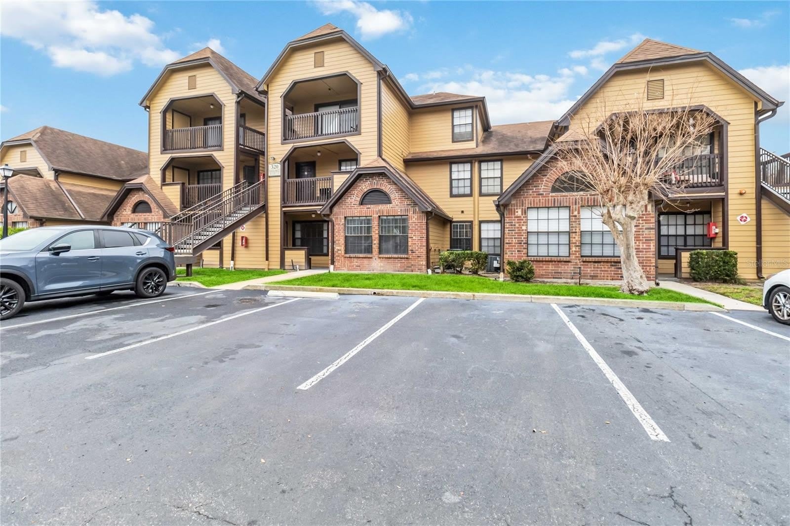 320 BLACK OAK Court – photo 1