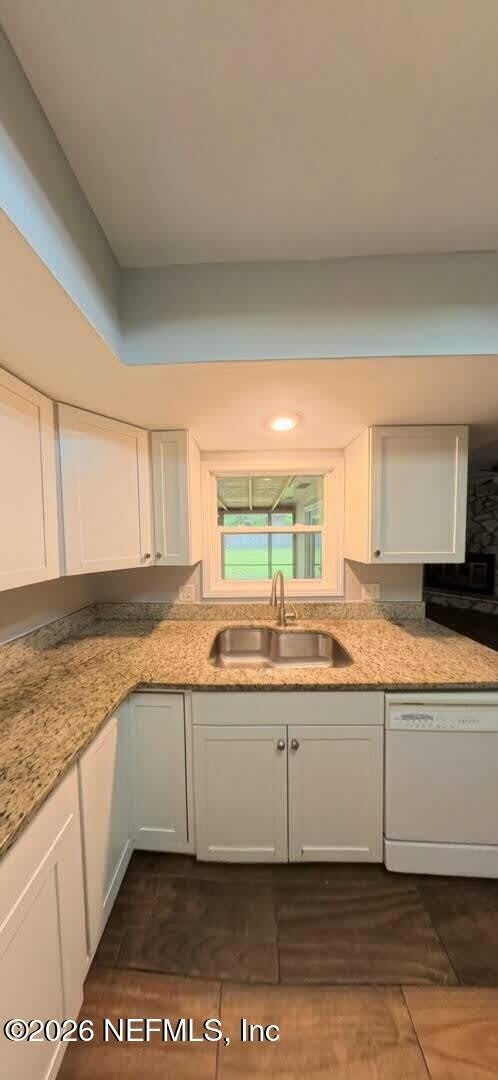 1294 BEE Street N – photo 2
