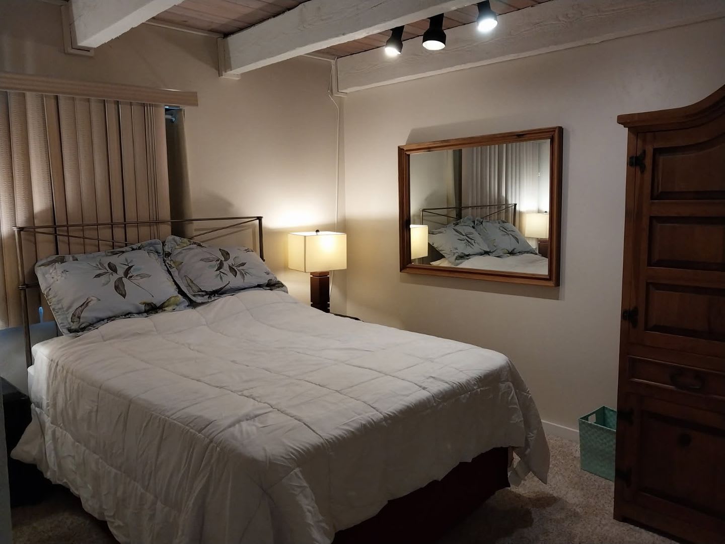 Winter 2026 27 Top Floor End Unit 2 Bed 2 Bath Loft – photo 4