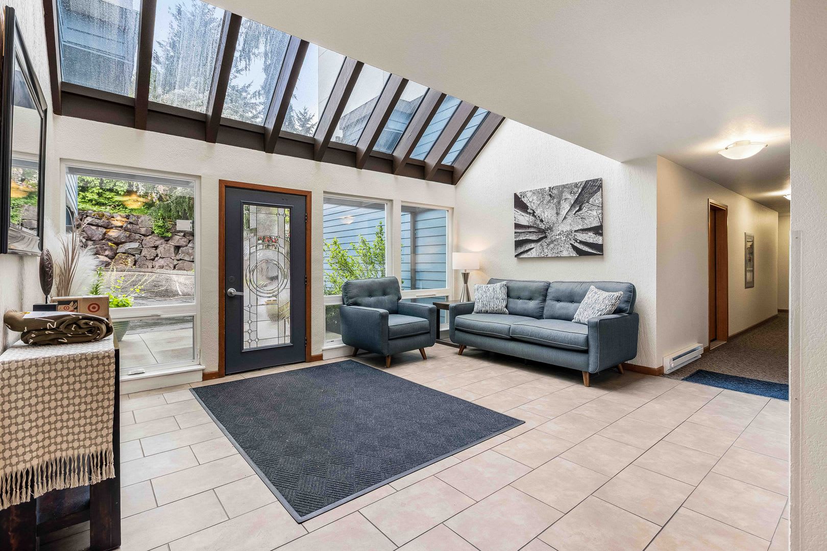 1-Bedroom Condo Near Bitter Lake – photo 4