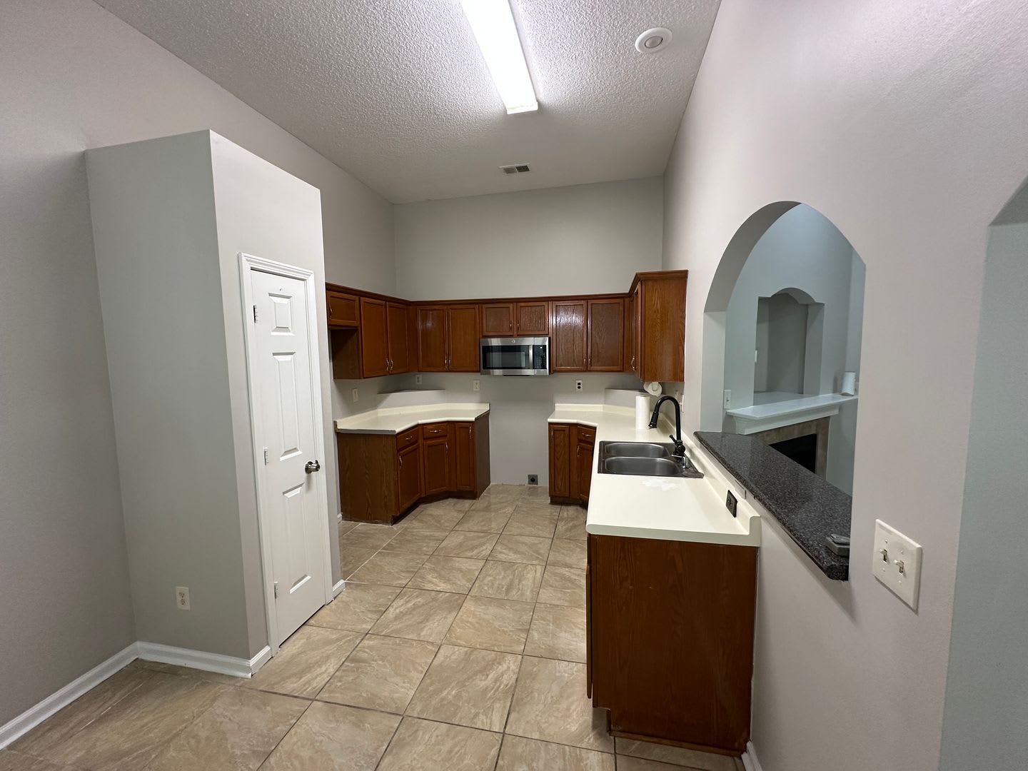 Available Now! 3 BR/ 2 BA newly renovated with NO CARPET in Shelby Woodlands – photo 5