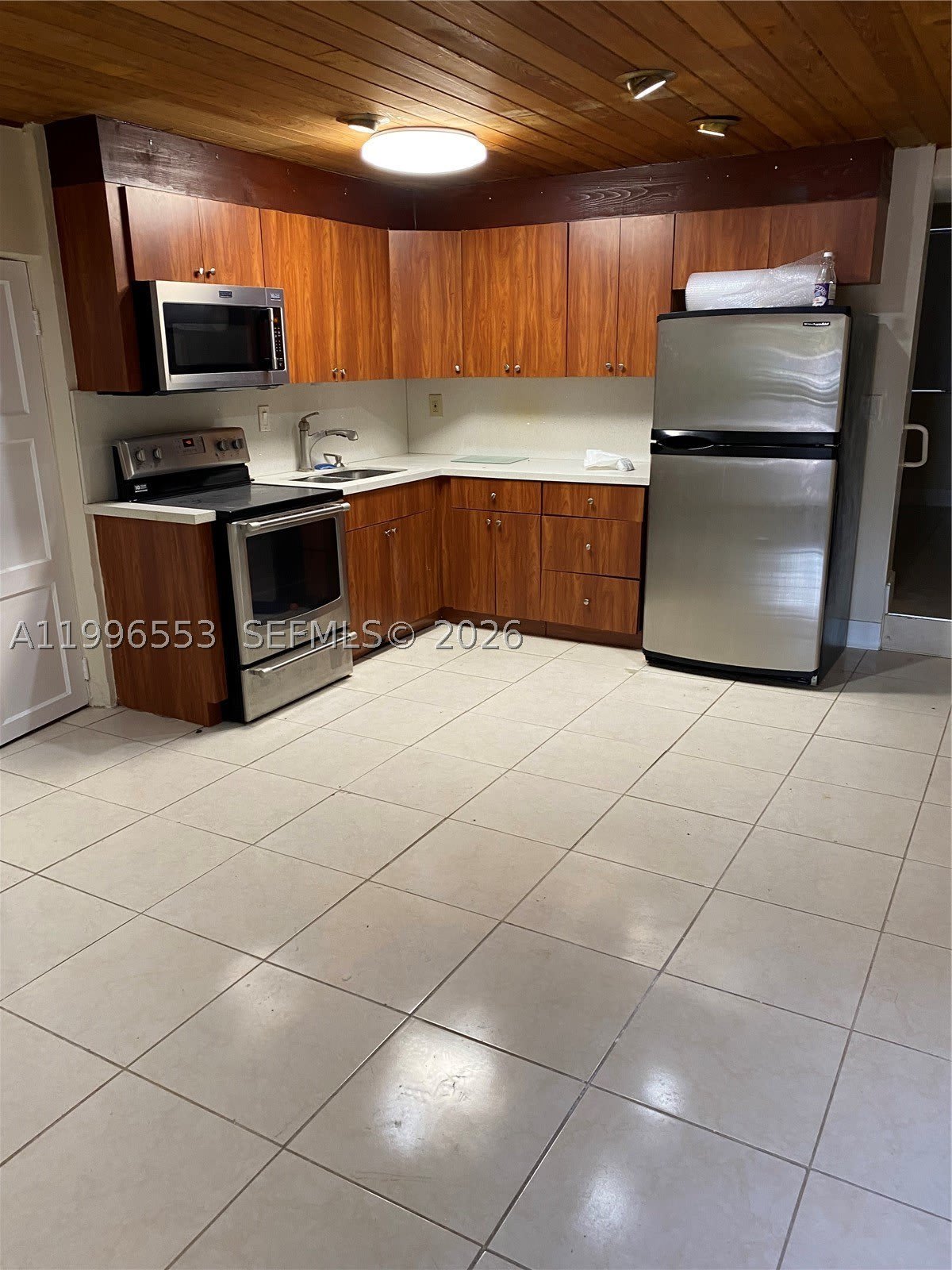 1051 SW 3rd St – photo 4