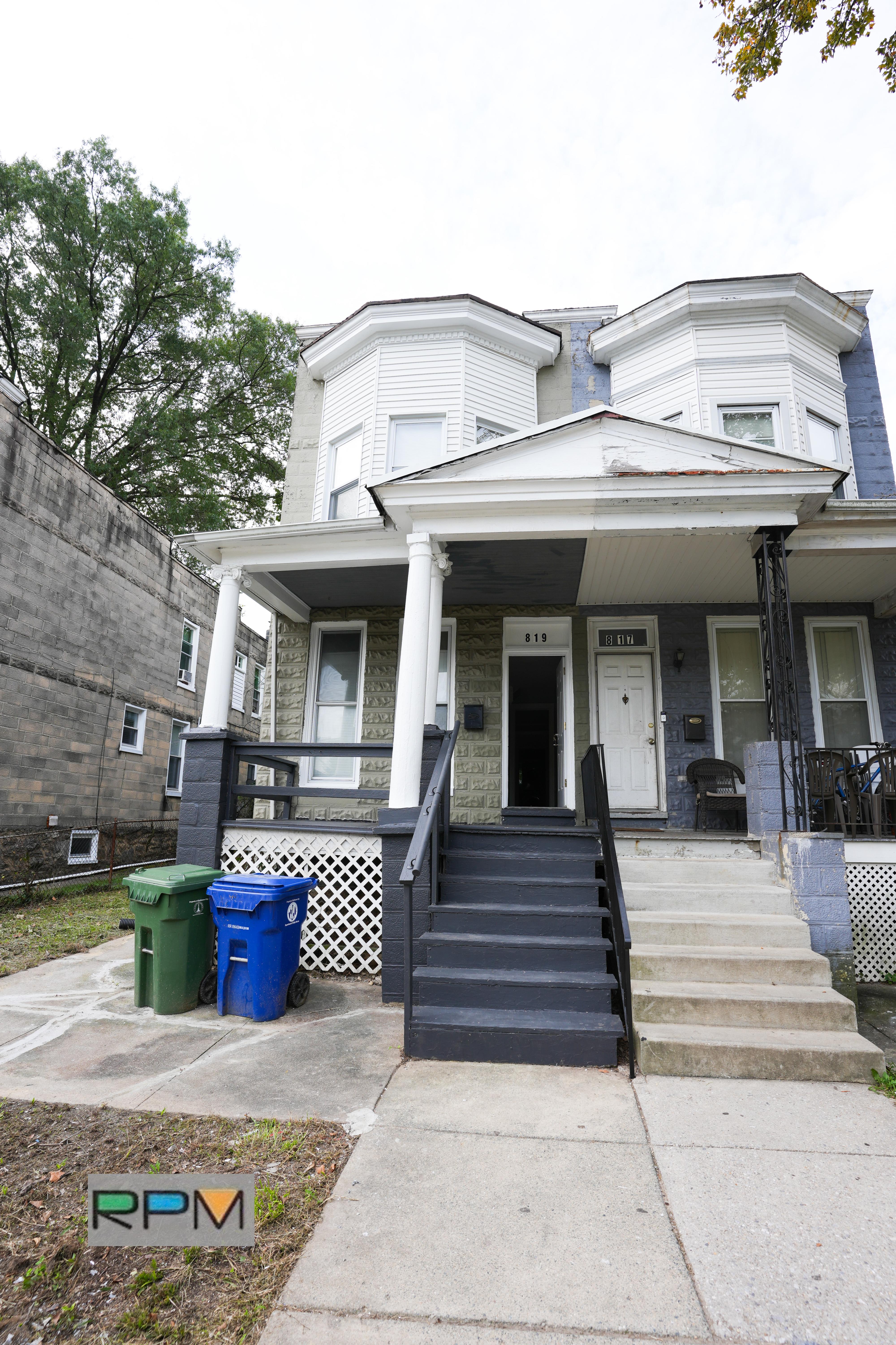 819 E 41st St – photo 1