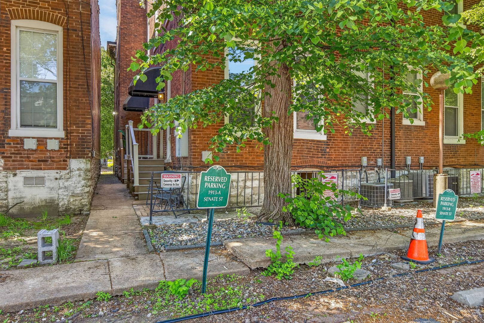 Fully Furnished 1-Bedroom in Benton Park – photo 2