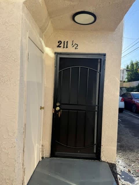 211 1/2 W. 88th Pl. – photo 2