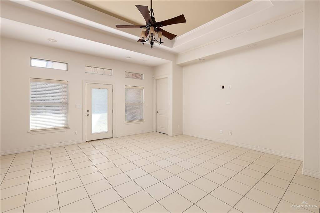 402 Hackberry Avenue – photo 3