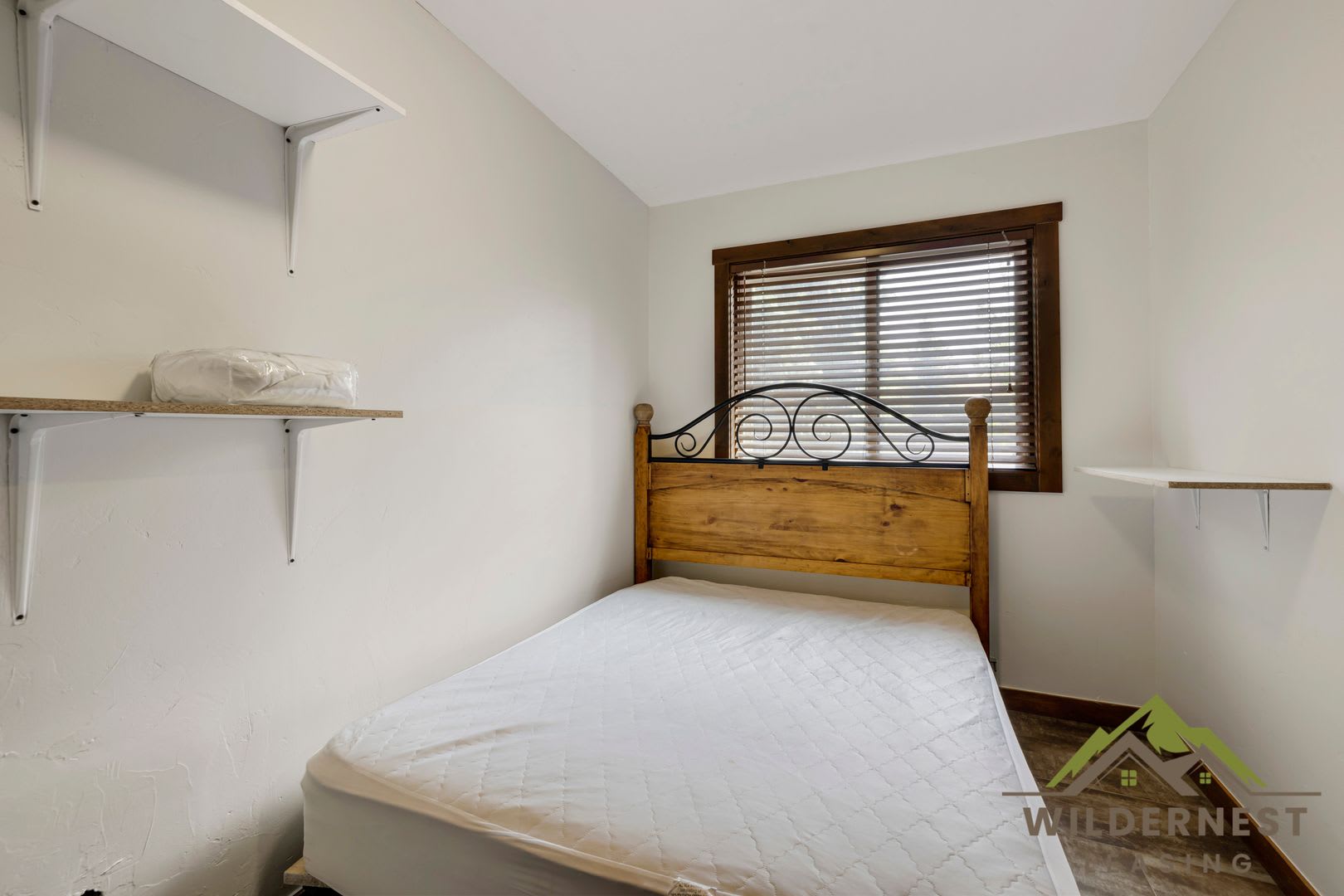 Woodworks Townhome- 3 Bedroom/3 Bath Unit w/Updated kitchen on the Bus Route – photo 5