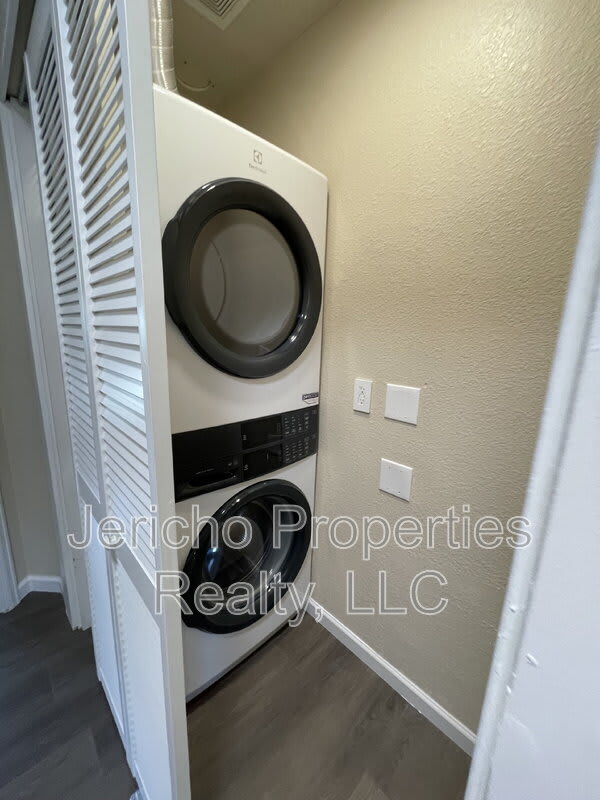 11880 Independence Avenue – photo 4