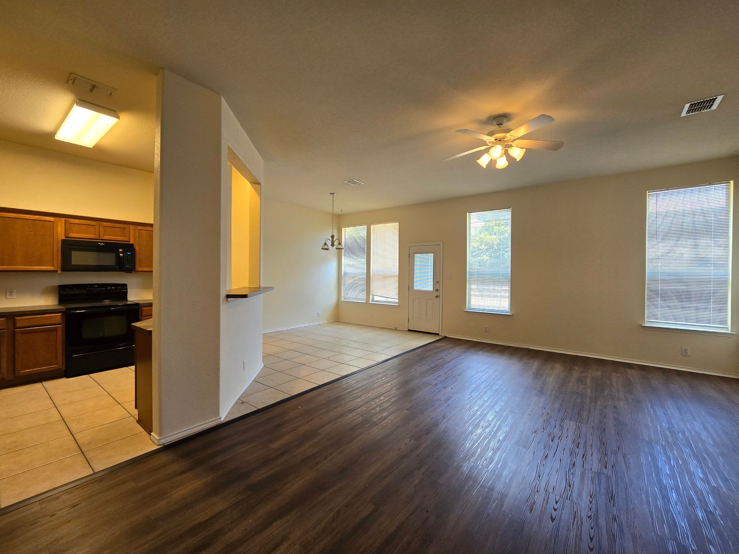 3/2/2 Walking Distance to Fischer Park / No Carpet / Fridge Included/ Fenced in Yard / NBISD – photo 3