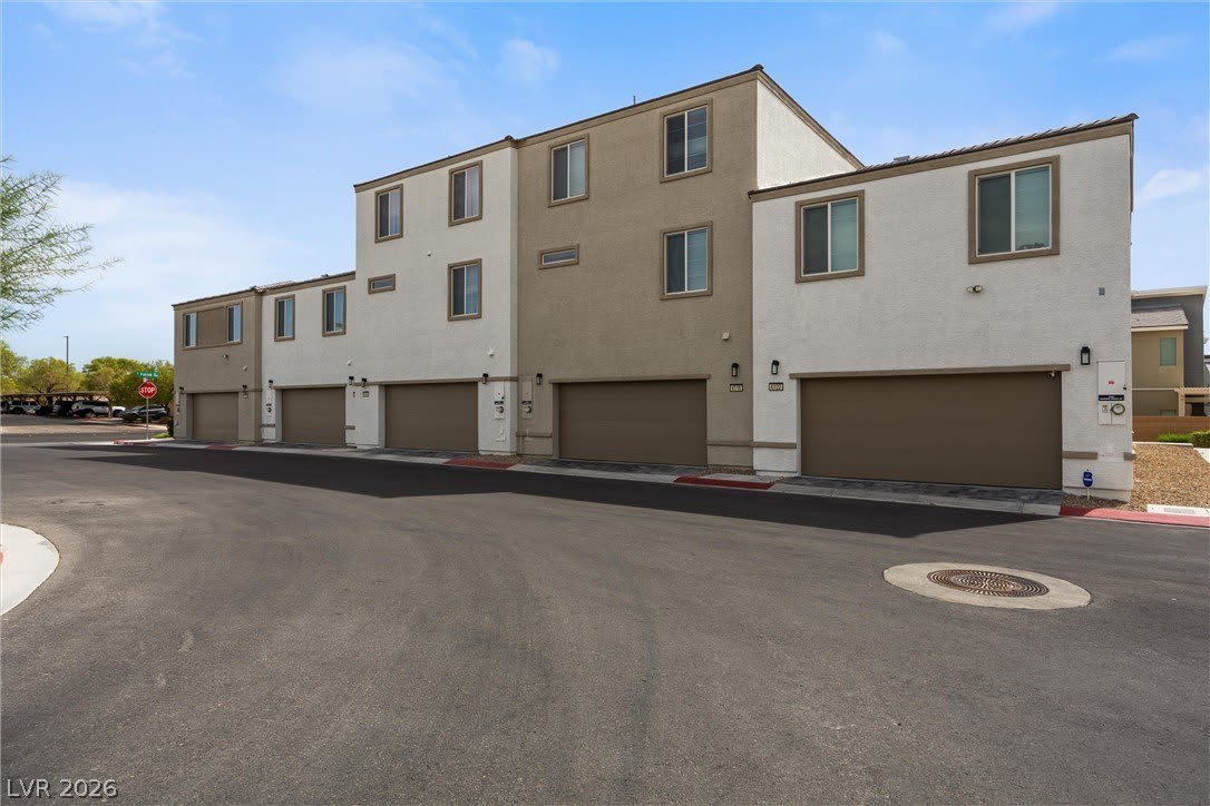 6118 Garden Oasis Street – photo 1