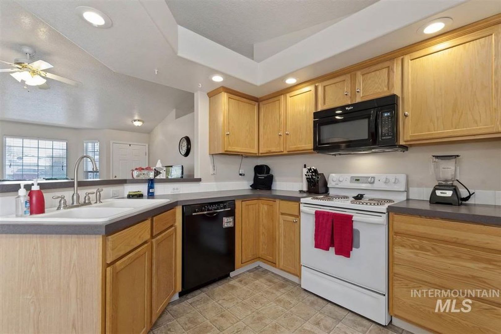 3 Bedroom Home in Nampa _ Pet Friendly! – photo 2