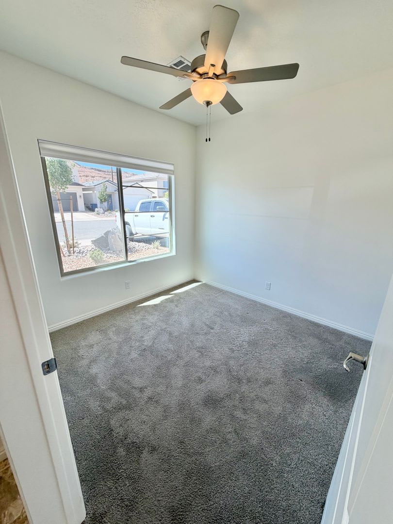 Beautiful home in Washington! Pet Friendly!! – photo 4