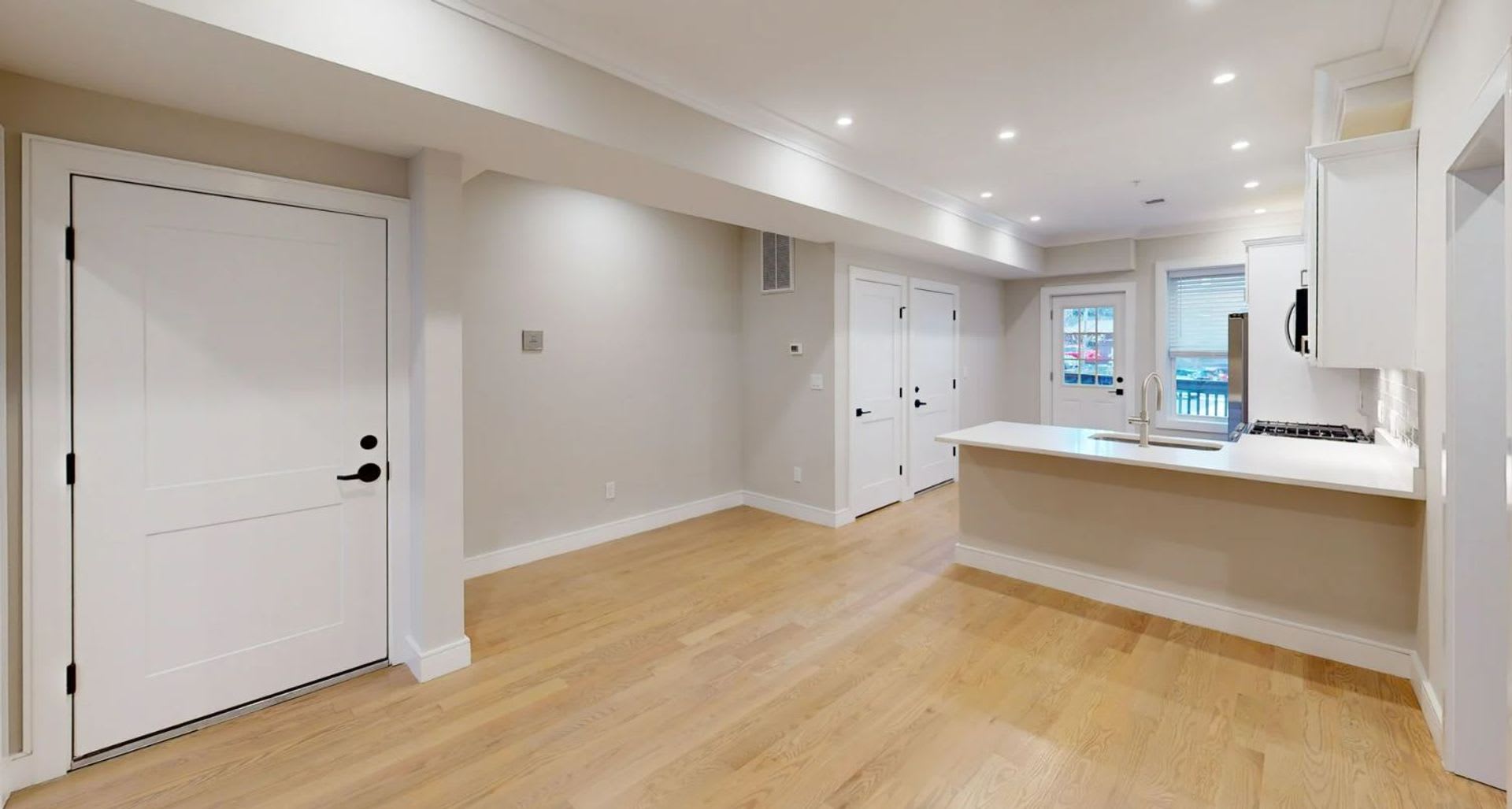 Charming 3 Bedroom-No Broker Fee – photo 5
