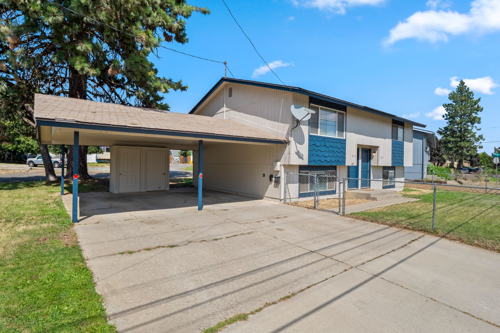 2 bedroom 1 bath house with a fenced front yard close to EWU! – photo 2