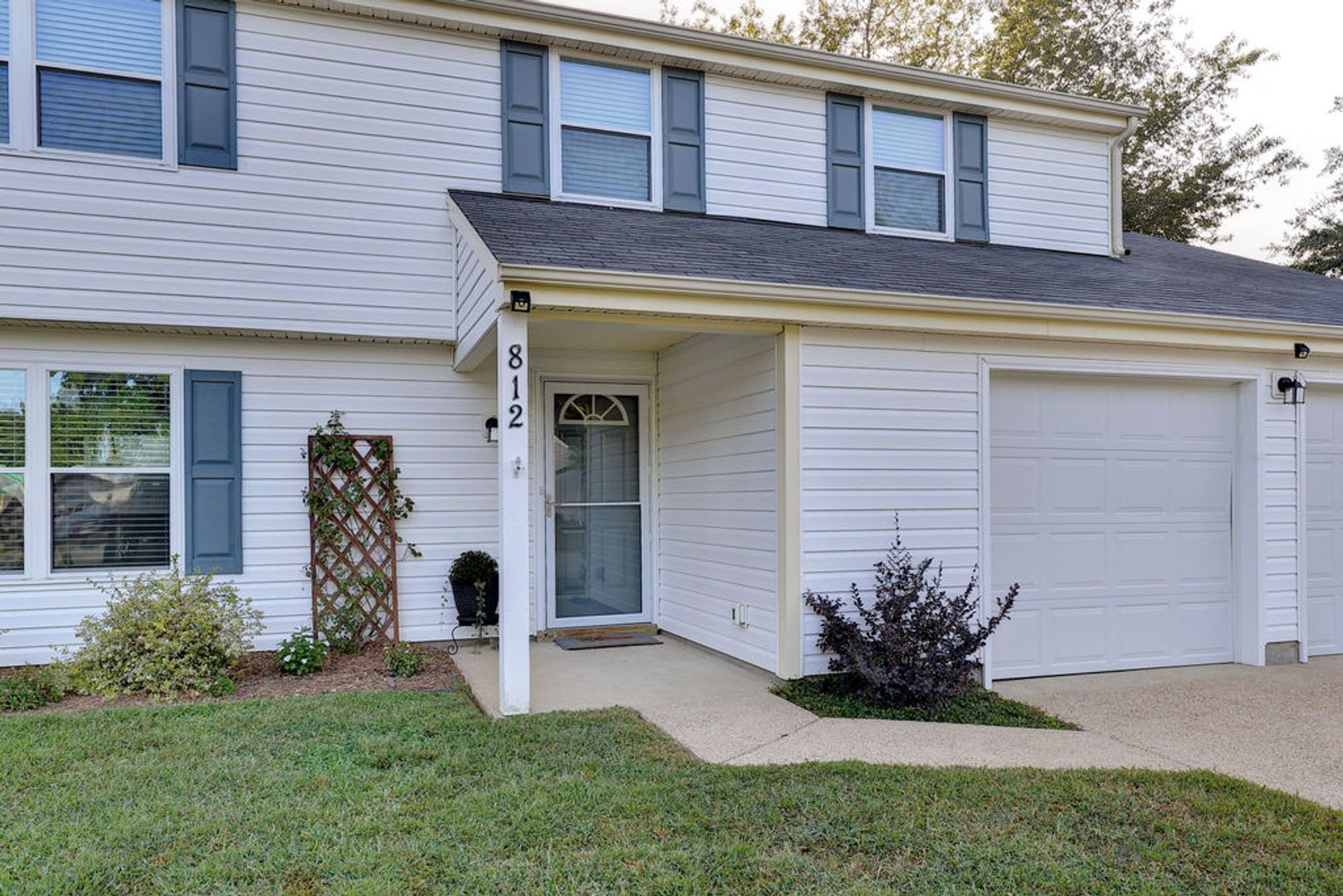 Updated Two Story Home With Large Fenced Backyard – photo 4