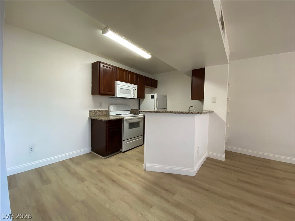 5174 S Jones Boulevard – photo 5