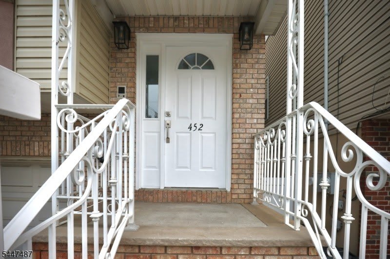 452 Marshall St – photo 2