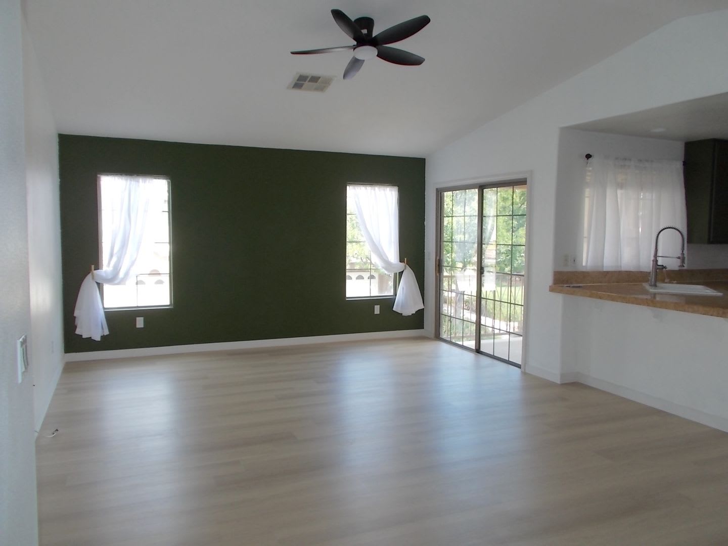 Move-In Ready 2BD/2BA Corner-Unit Condo in Guard-Gated Painted Desert! – photo 5