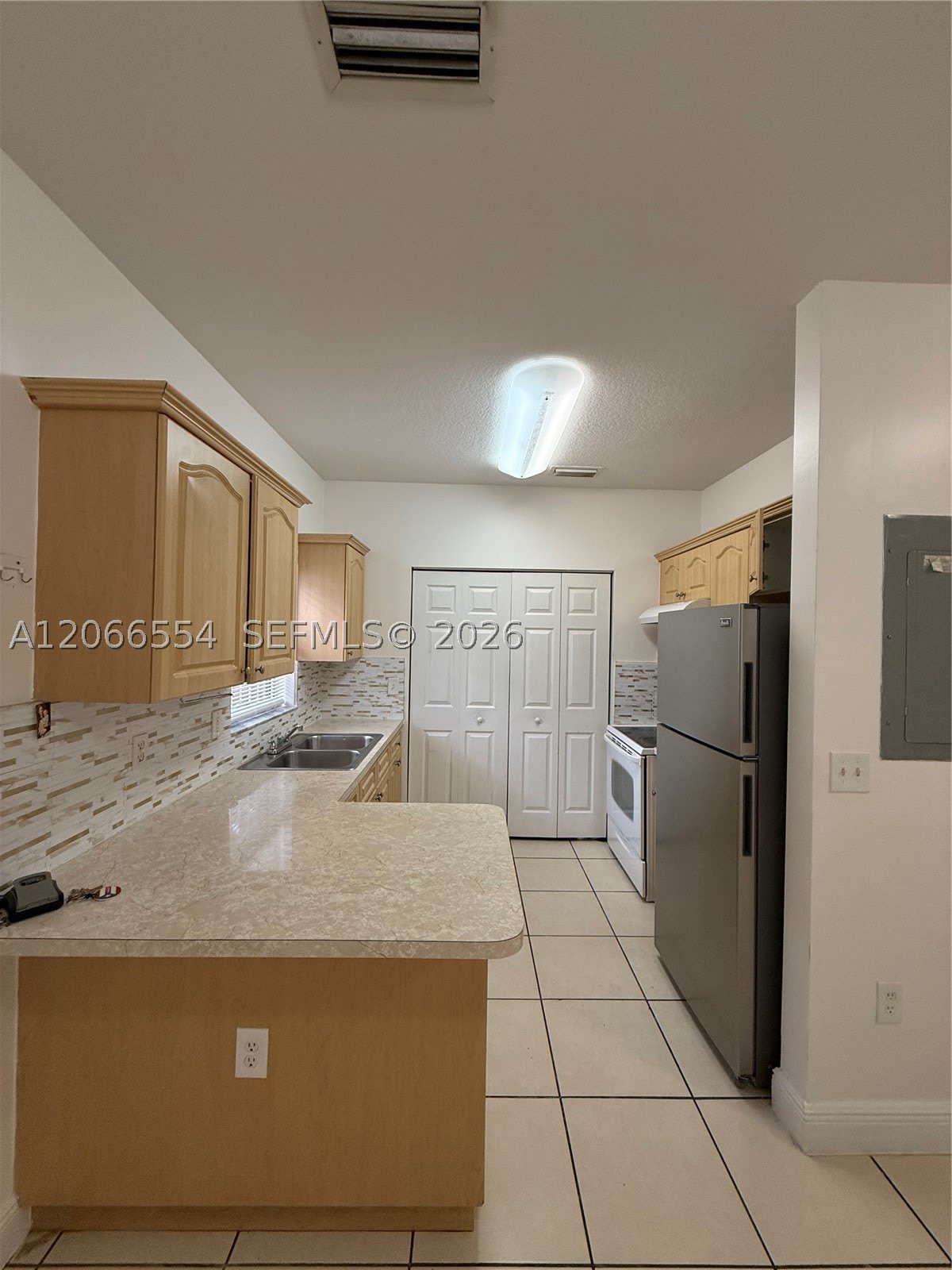 761 NW 24th Ct – photo 2