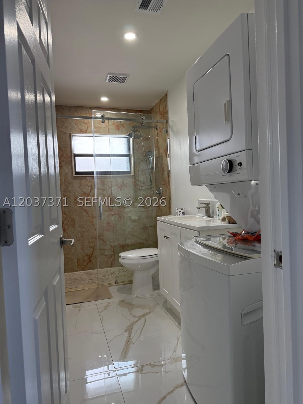208 NW 7th St – photo 3