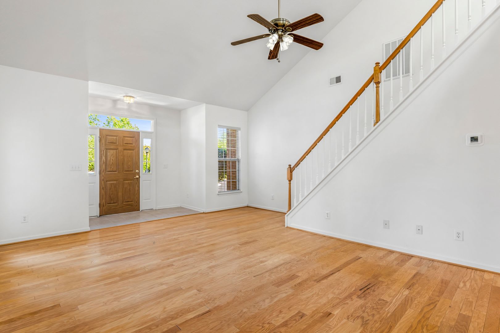 NW Brick Townhome, Granite Counter-Tops, Wood Floors, FP, Garage! – photo 4