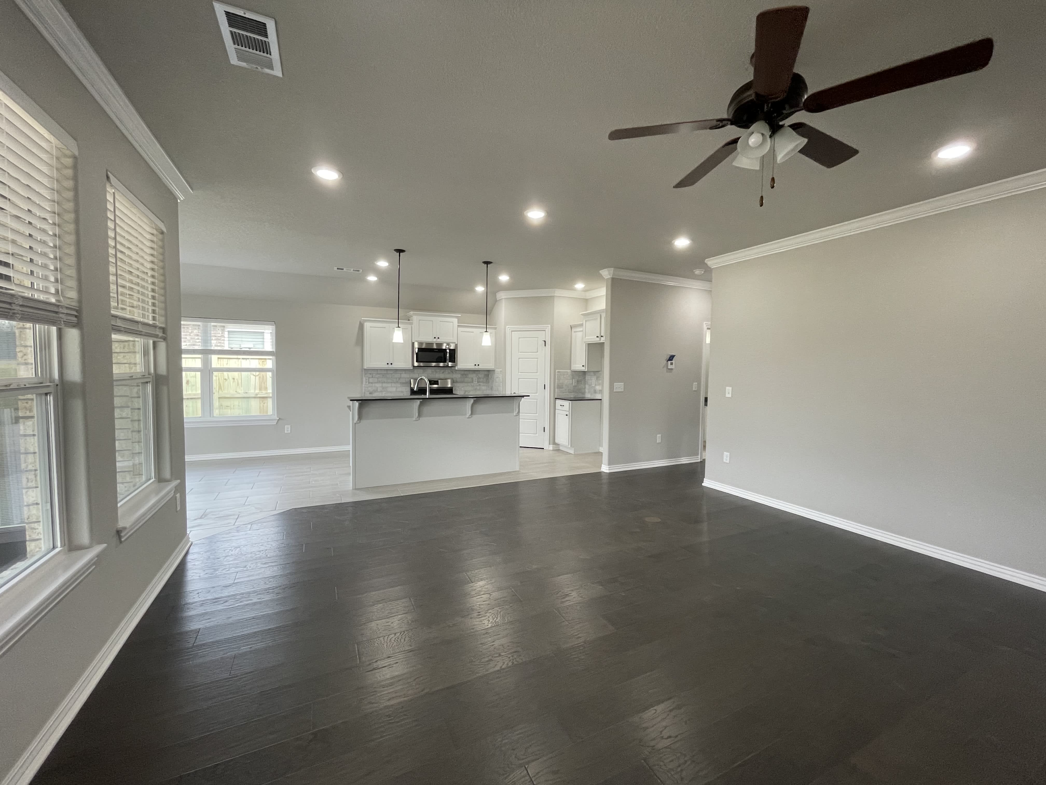 890 Lakeview Drive – photo 4