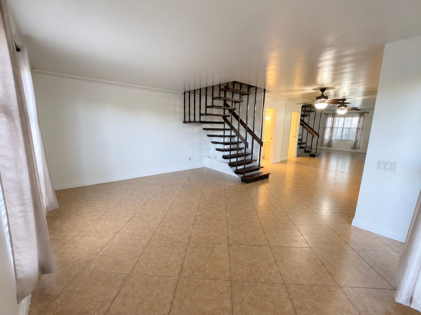 Spacious 3 Bedroom 2 Bathroom Town-Home with In-Unit Laundry, Pool and 2 Parking Spaces! – photo 3