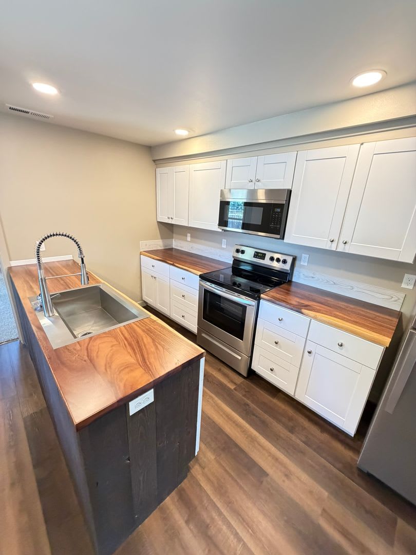Remodeled 3 Bedroom House! – photo 5