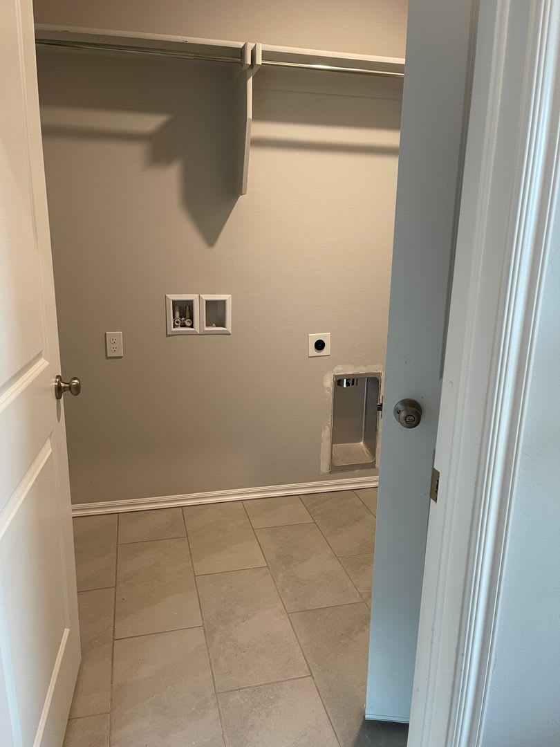 Home in Castleberry Villas – photo 3