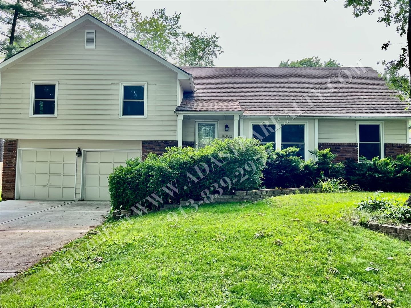 Lovely Home In Nall Hills-Available NOW!! – photo 2