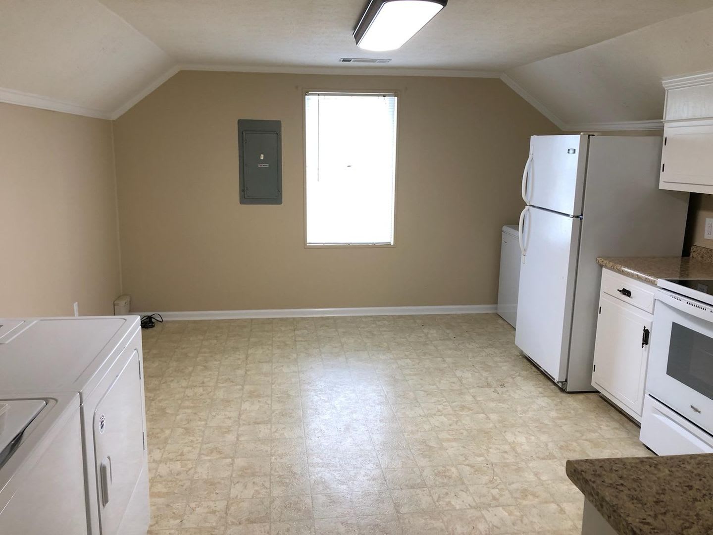 212 W. Lee St. – photo 3