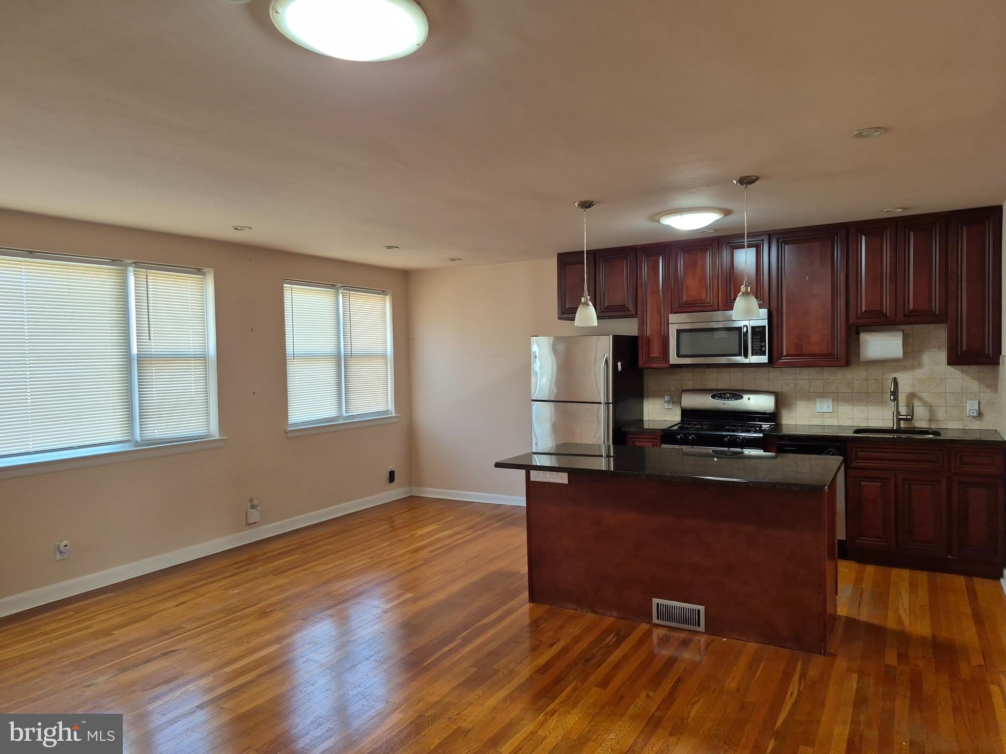 7254 Mansfield Avenue – photo 5
