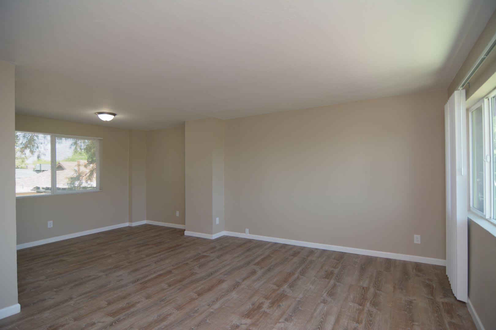 Remodeled 3 Bedroom 1 Bath Five Plex Close To Downtown And The Uofa – photo 4