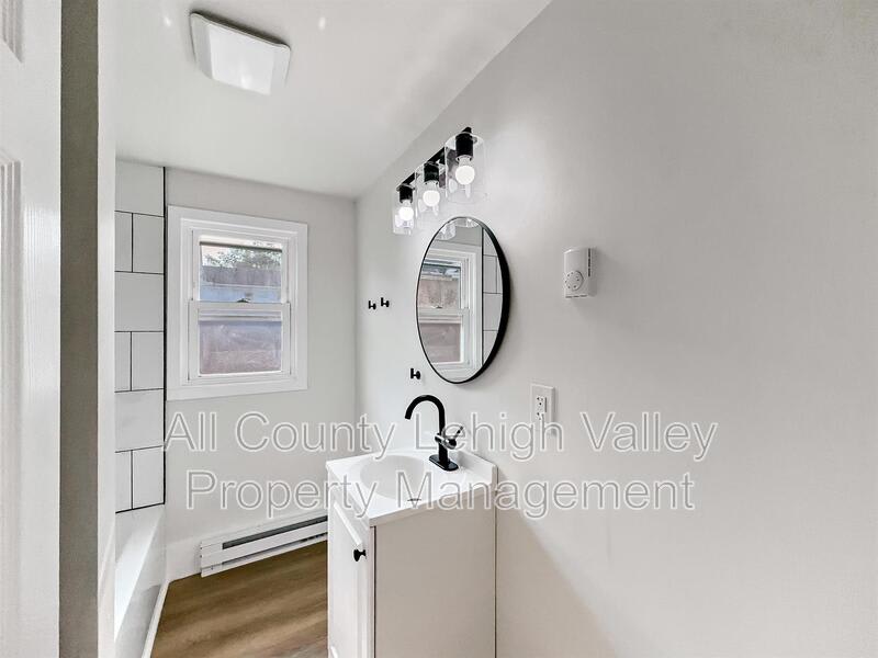 122 E Goepp St – photo 4