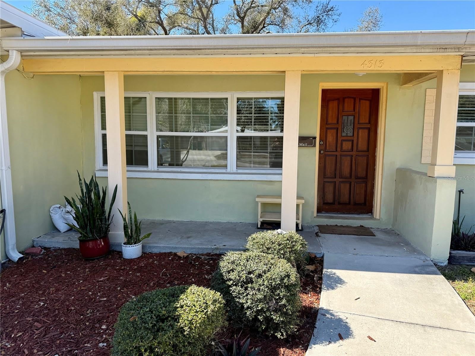 4313 S HUBERT Avenue – photo 2