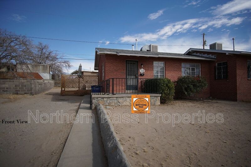 1226 Huckleberry St – photo 2