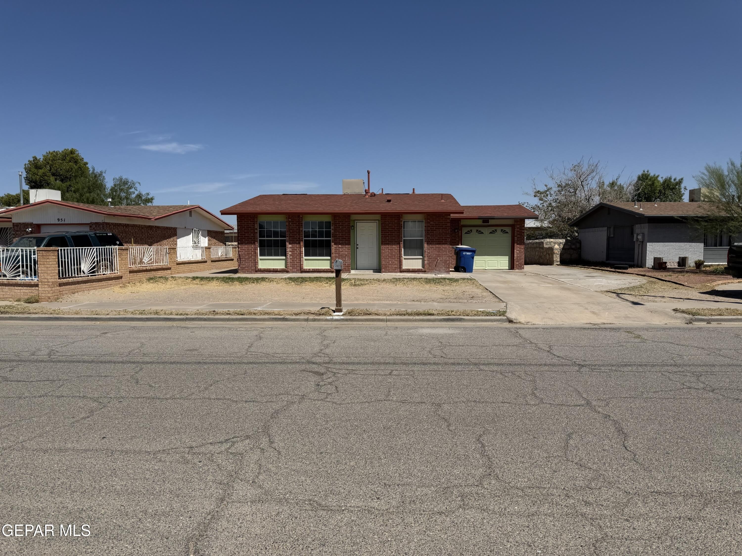 955 VERSAILLES Drive – photo 2