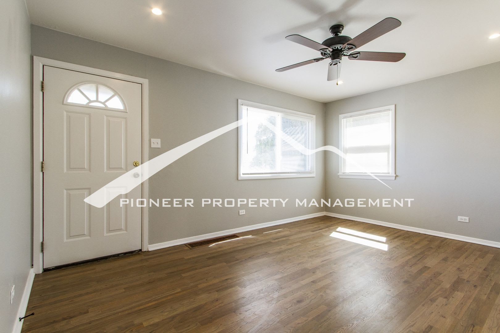 Charming Home with Washer/Dryer and Fenced in Yard – photo 3