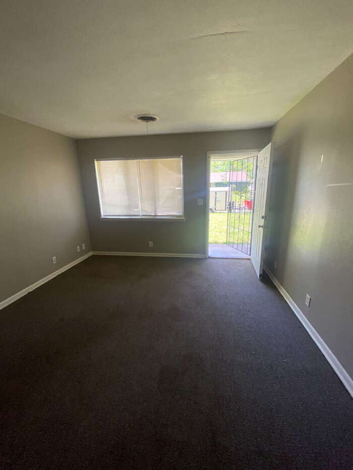 1305 Collins Drive – photo 4