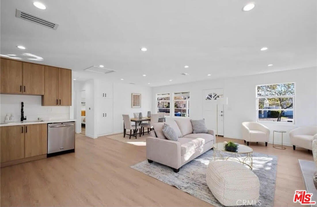 6251 Alcove Ave – photo 3