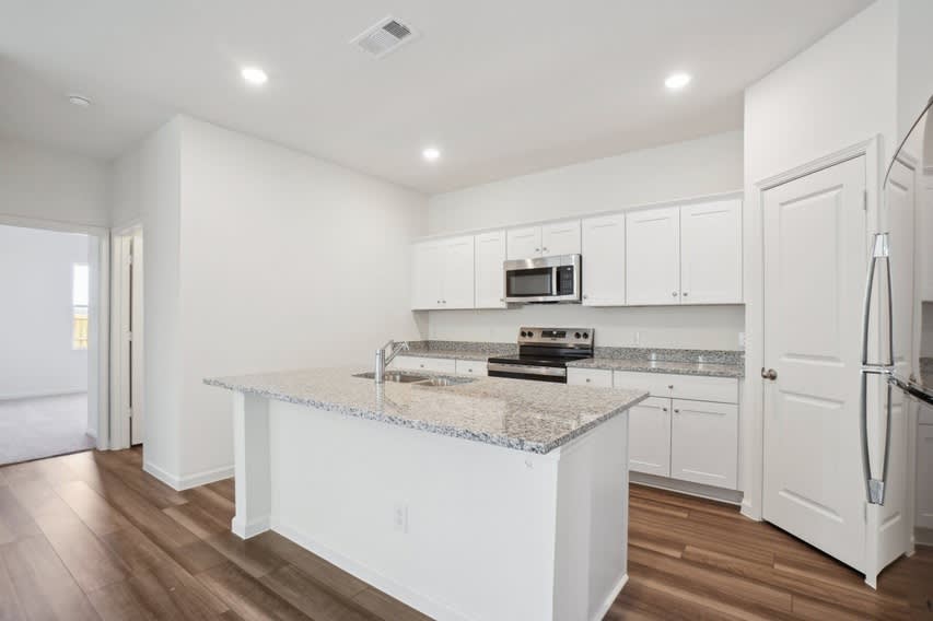 16125 Viburnum Dr Room & Bath In Shared House – photo 4