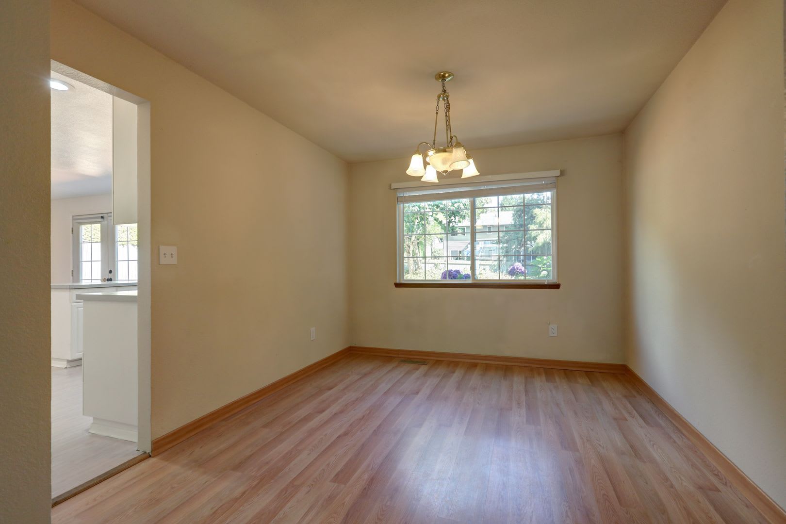 4-bedroom 2.5 bath on cul-de-sac in Kirkland – photo 4